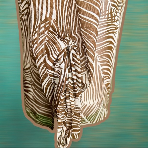 BCBGMaxAzria Brown Palm Leaf Pattern 100% Silk Tie-Front Pullover Blouse Size 8 - Picture 8 of 11